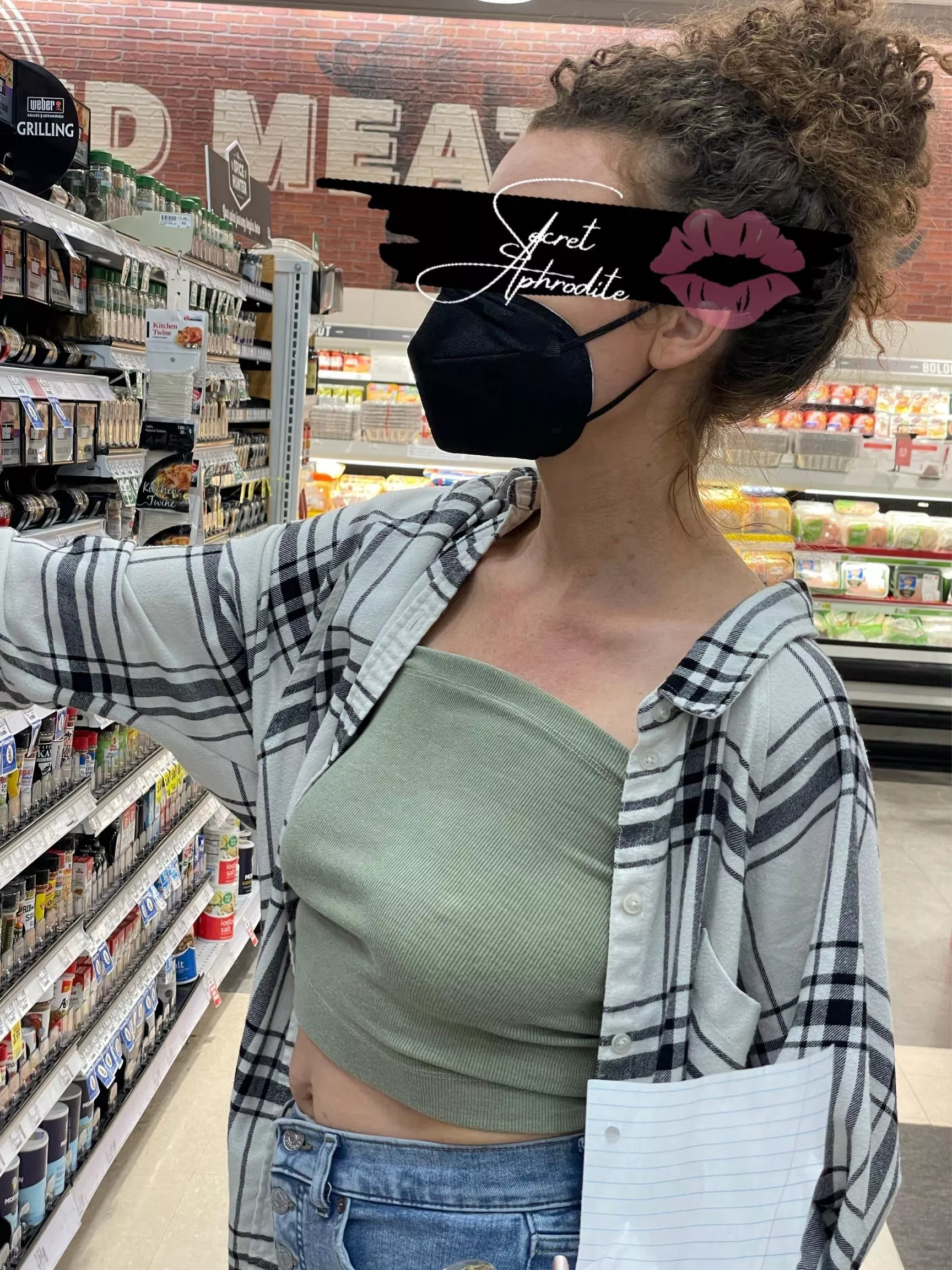 Don’t mind her, just your neighborhood hotwife shopping for spices 🌶 Don’t mind her, just your neighborhood hotwife shopping for spices 🌶
