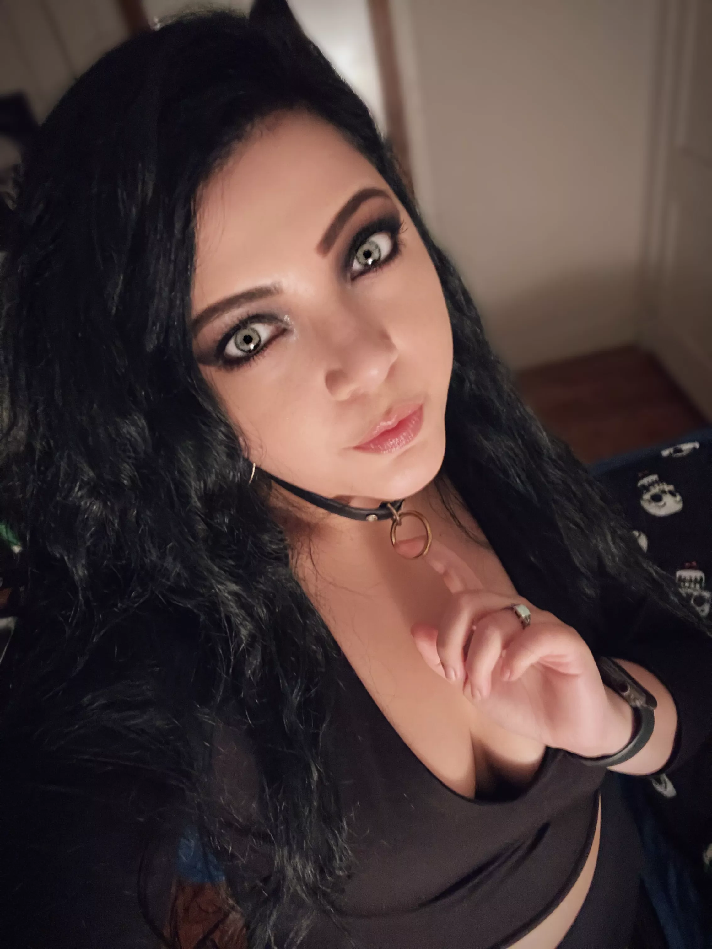 Don't pull too hard, you might choke me Don't pull too hard, you might choke me