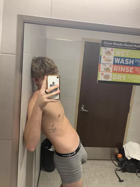 donβt tell my school what iβm doing in their bathroom π