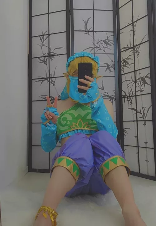 Don't tell Zelda I'm here 🥺👉🏻👈🏻