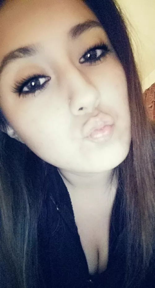 Dont wanna spend valentines day alone whos;)