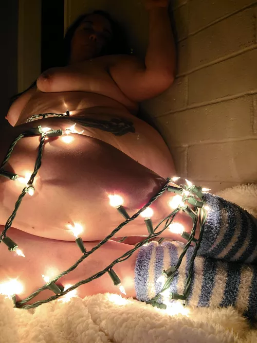 Don't want to wait for Christmas morning. [F] 🎄💋