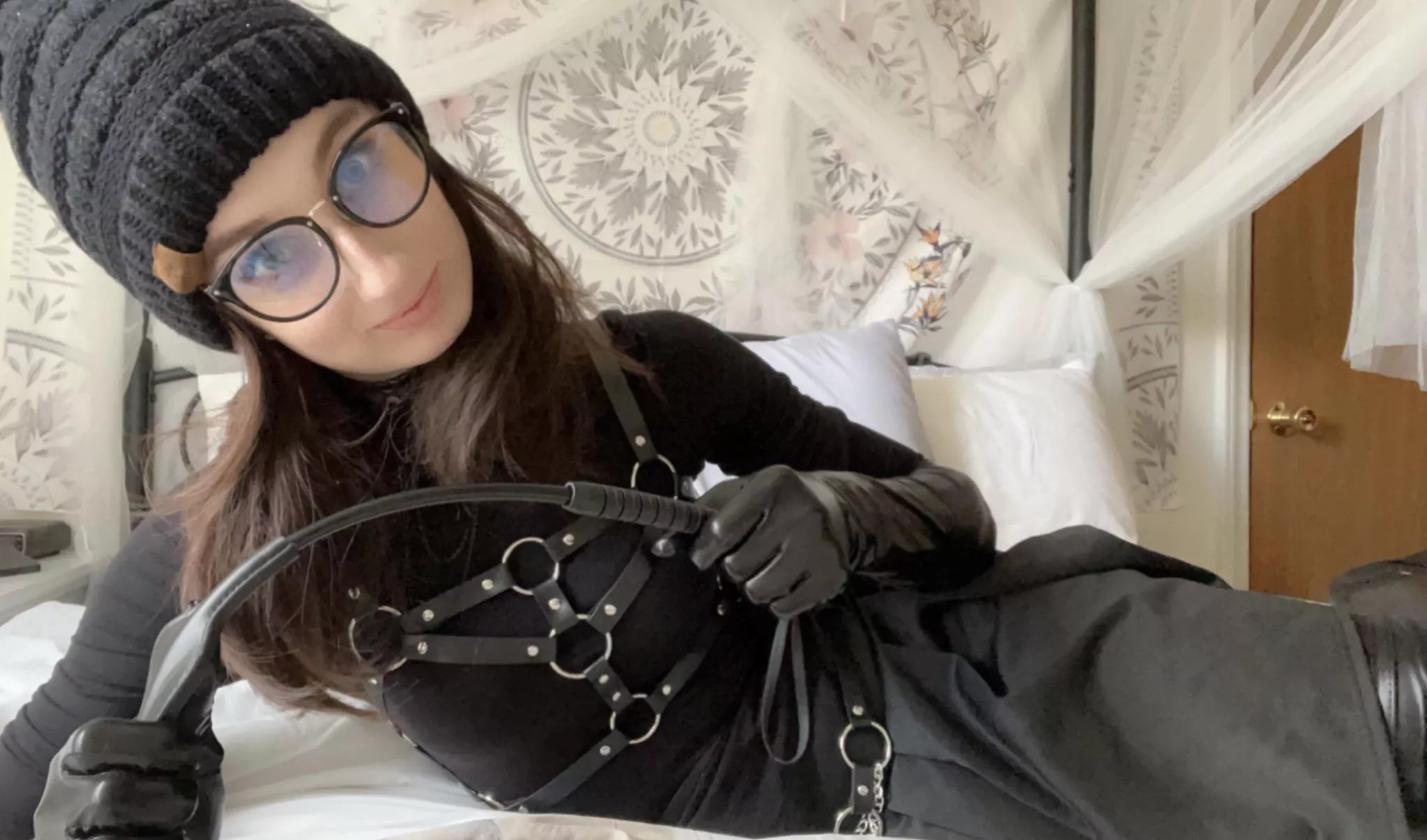 Don’t worry little doll, mommy always makes it hurt [domme] [oc]