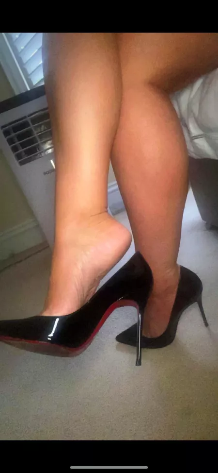 Donβt you just love a red bottom?