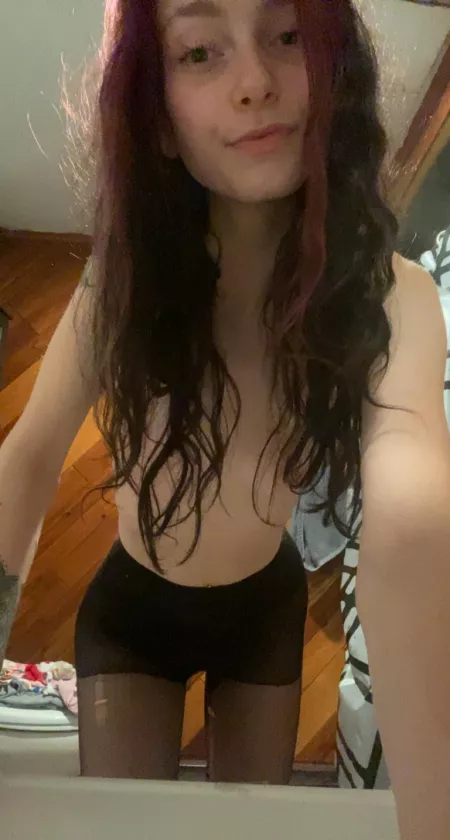 Donβt you love petite girls in tights π₯΅