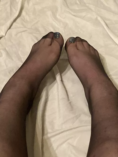 Donโt you want to drain your balls all over my stocking feet? Donโt you want to drain your balls all over my stocking feet?