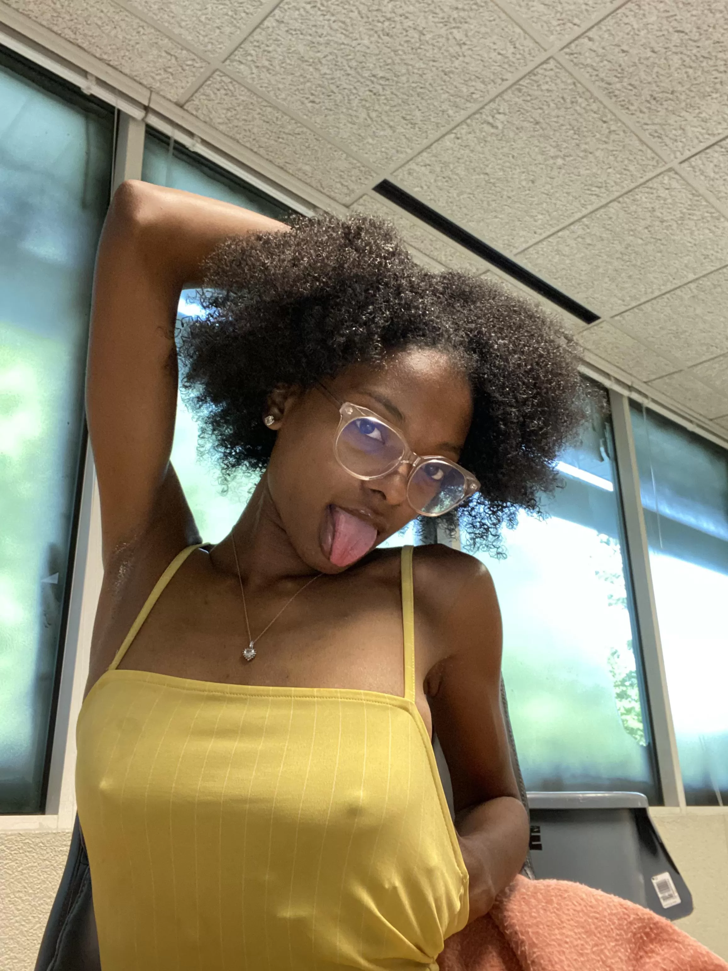 Don’t you want to see my nipples? 😈 Don’t you want to see my nipples? 😈