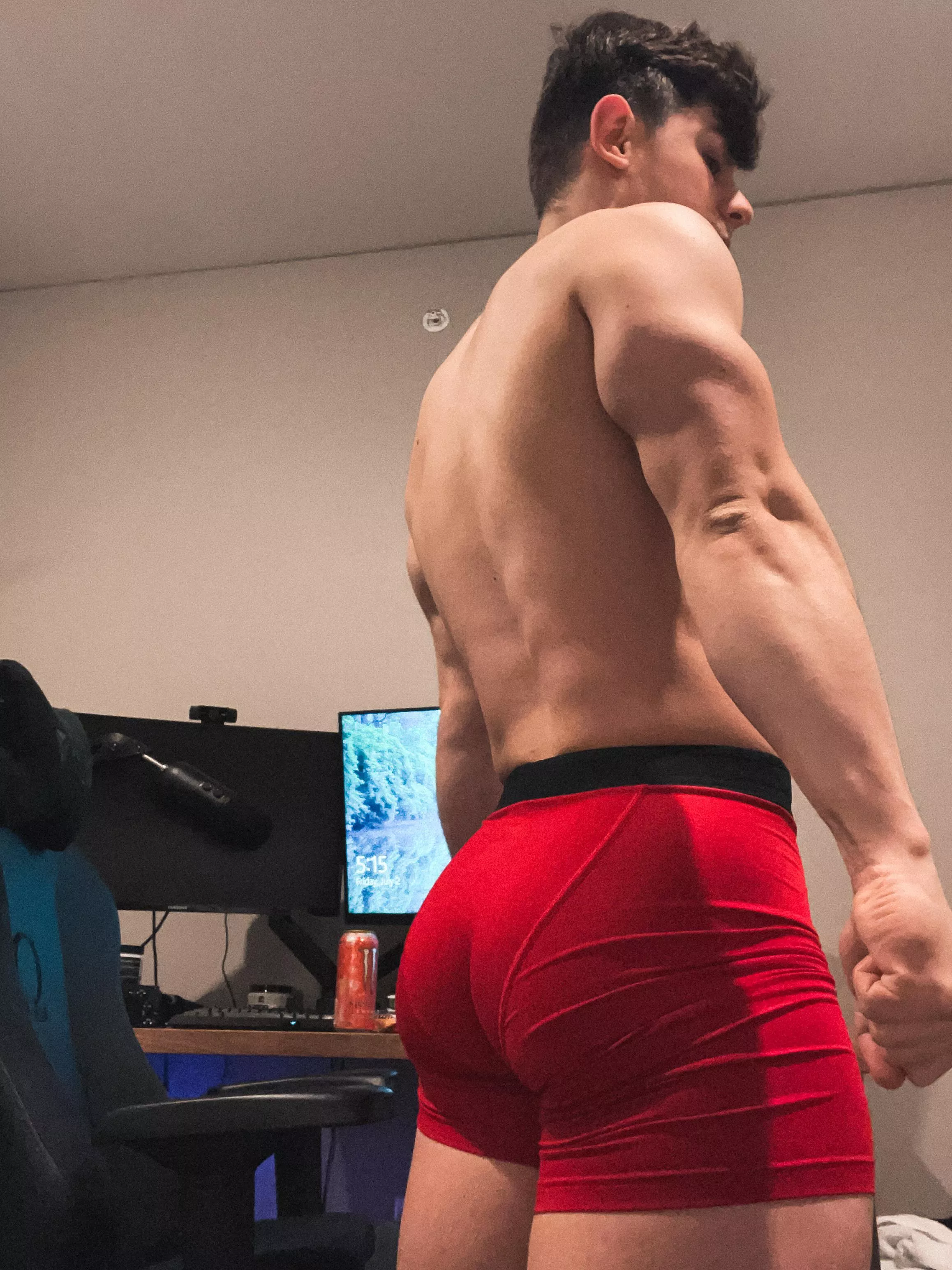 Double cheeked up on a Sunday afternoon ?