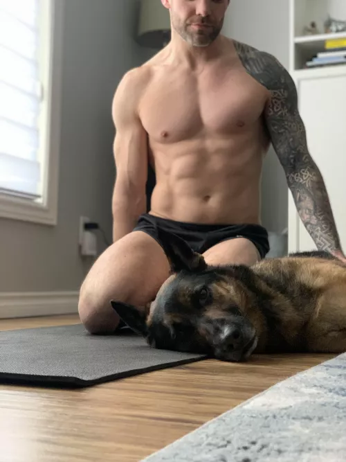 Downward dog🙏🐺
