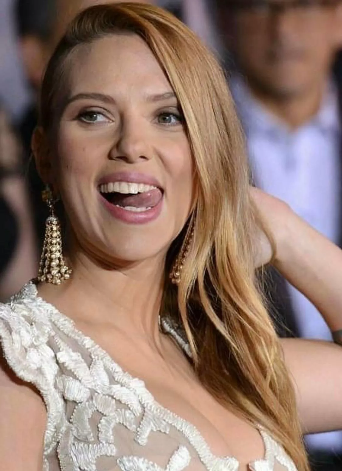 Drain my throbbing morning wood for Scarlett Johansson Drain my throbbing morning wood for Scarlett Johansson