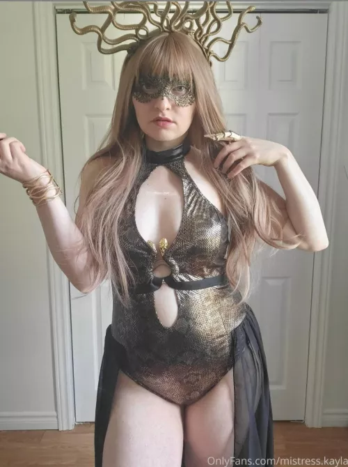 Dressed as Medusa, snakeskin like bodysuit makes me feel powerful 🌋