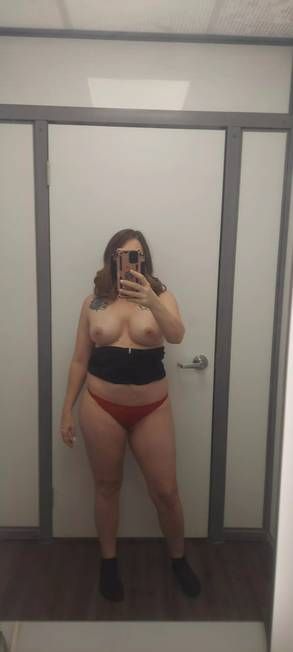 Dressing room sel(f)ie 42 and wet