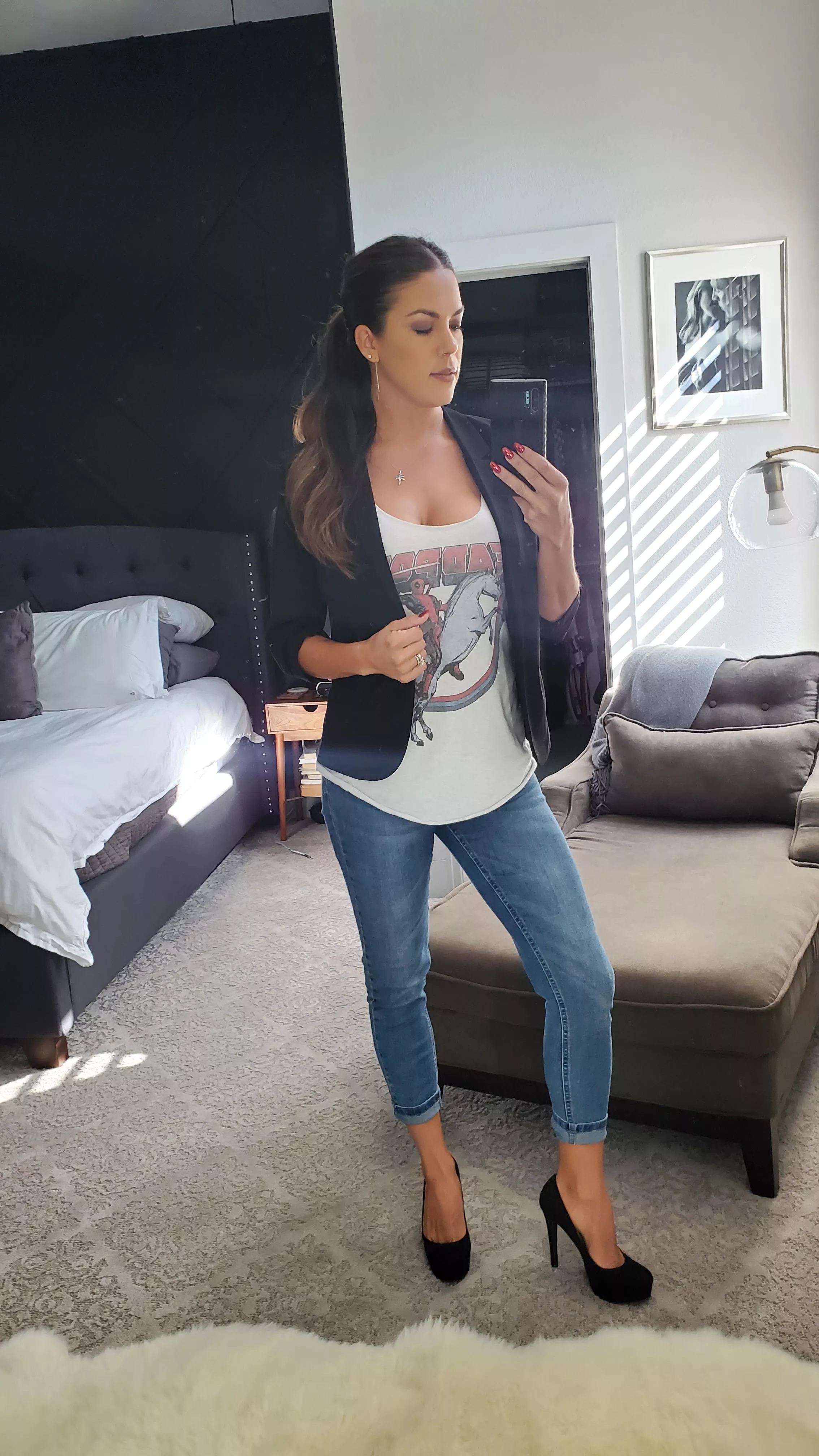 Dressing up a graphic tee with a blazer and heels...I think I like it. Dressing up a graphic tee with a blazer and heels...I think I like it.