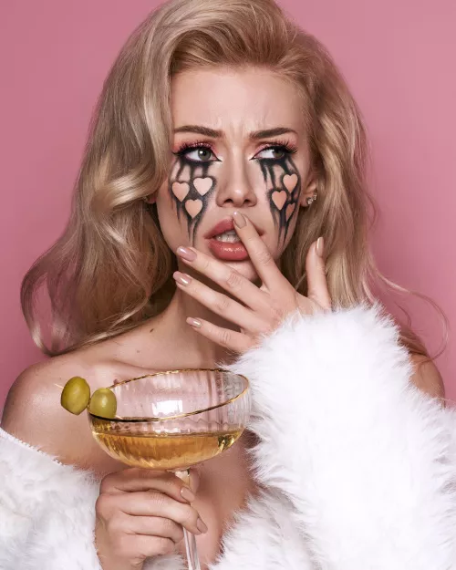 Drink Away The Tears (@crystal.viktoria) Drink Away The Tears (@crystal.viktoria)