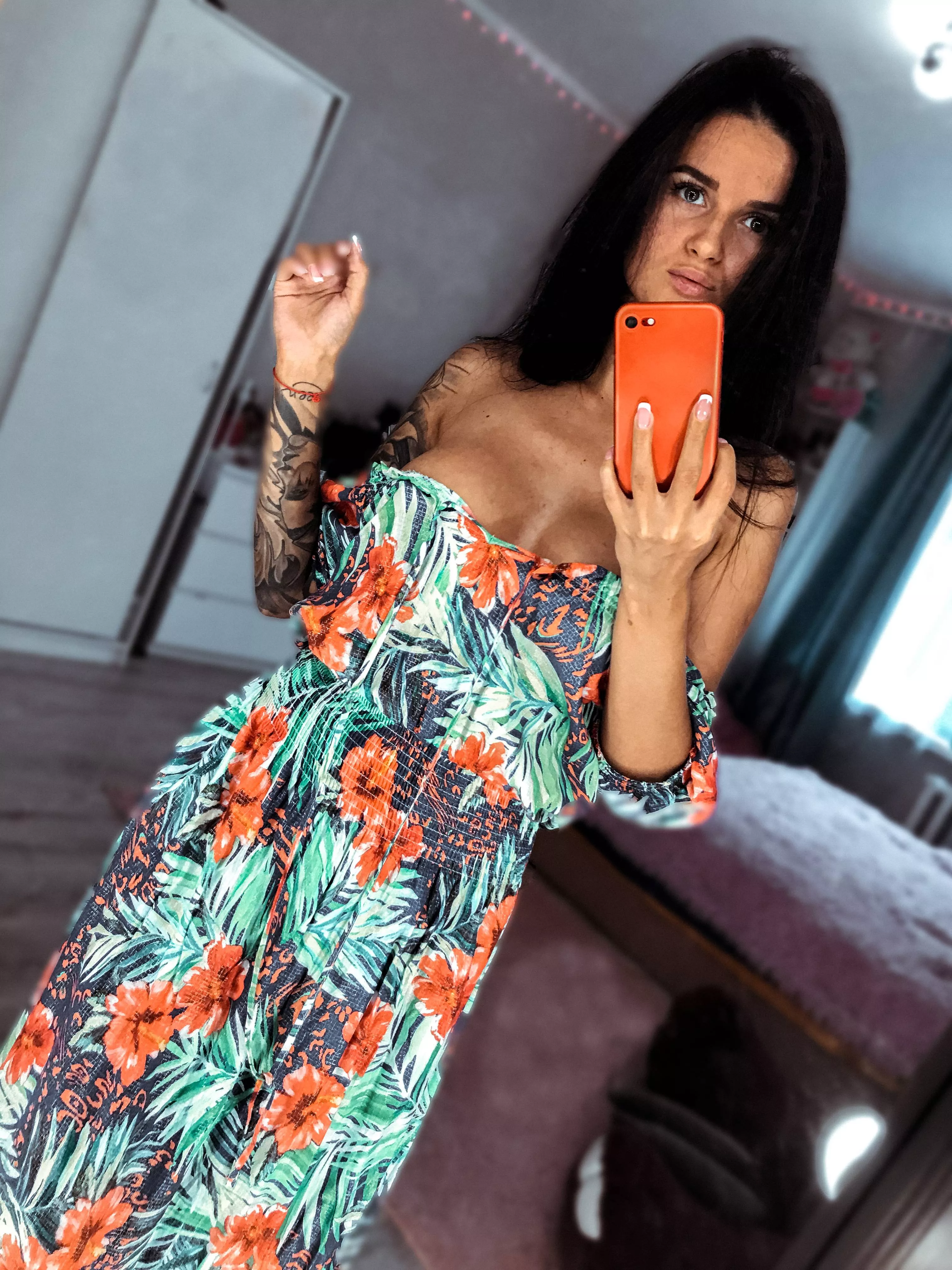 Drop everything and come to me I'm so horny Drop everything and come to me I'm so horny