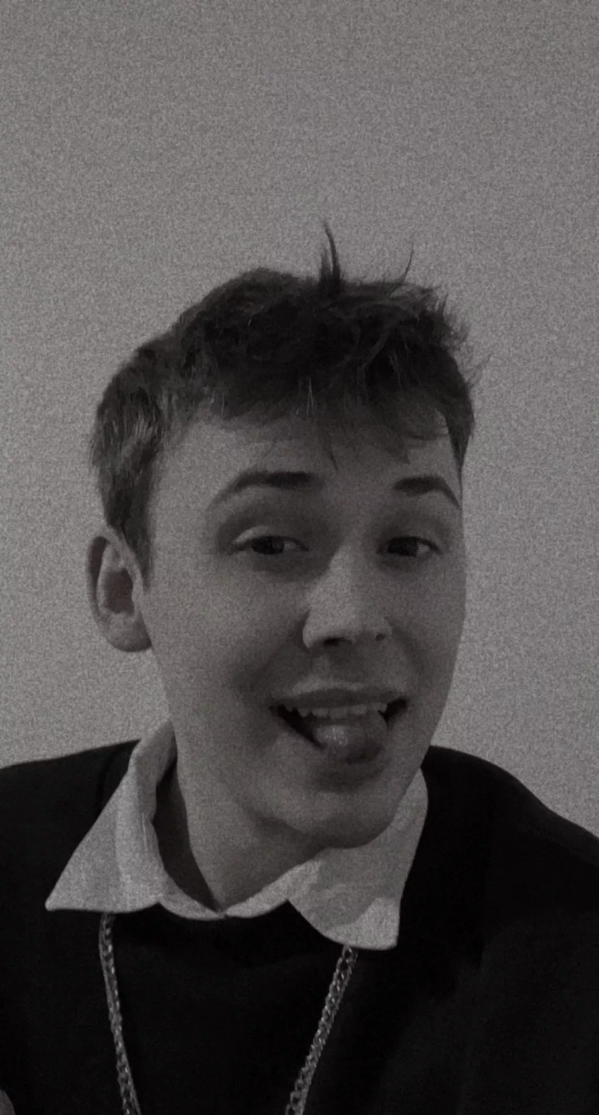 Drop me a message if you’re bored down to meet new people!