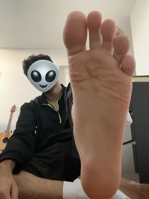 Dudes licking and sniffing my feet make me so horny
