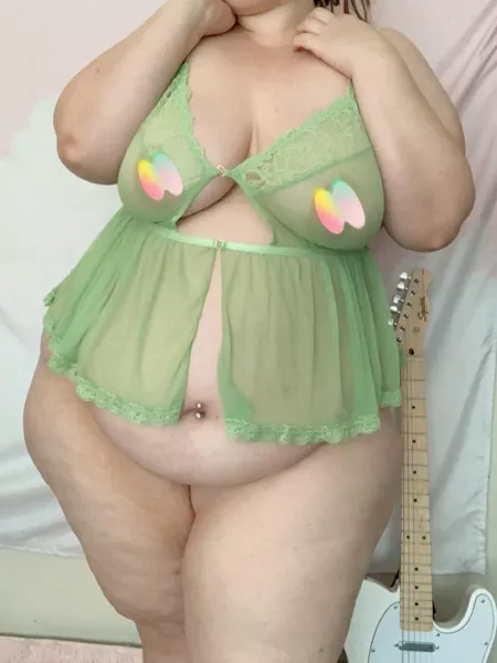 Each Thigh almost as big as my belly 🥵 Each Thigh almost as big as my belly 🥵