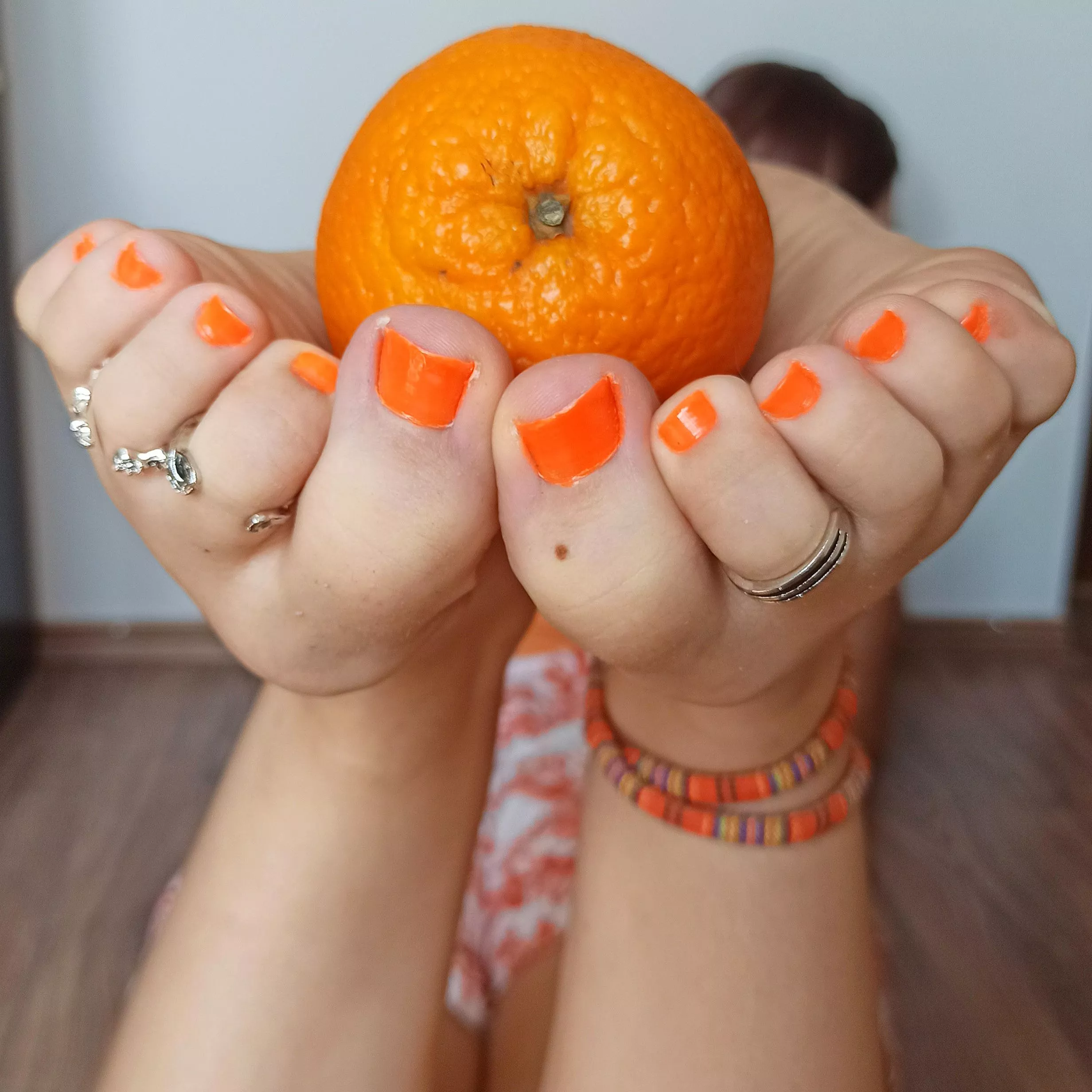 Eat from my feet. 🍊 Eat from my feet. 🍊