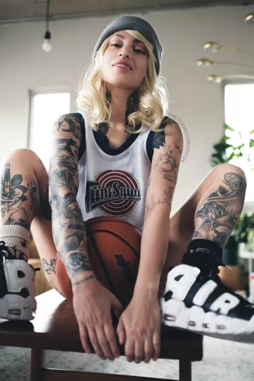 Eat me out when I dunk over you hehe