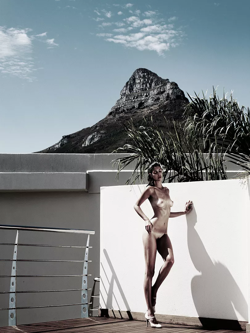 Eleni Raphaela Tsavousis Eleni Raphaela Tsavousis