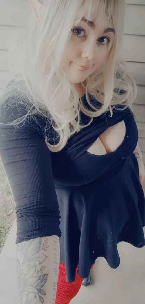 Elf girl titties 🧝‍♀️😜