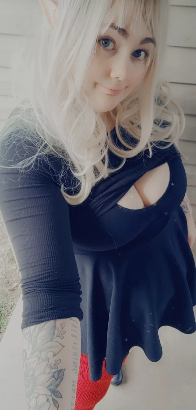 Elf girl titties 🧝‍♀️😜