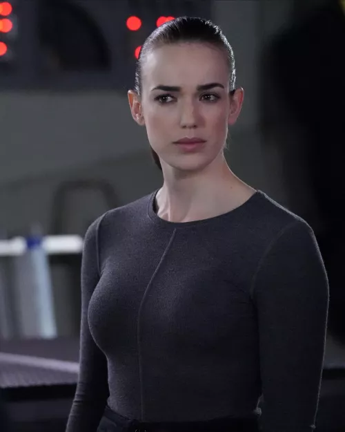 Elizabeth Henstridge Elizabeth Henstridge