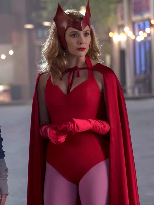 Elizabeth Olsen definitely wins Best costume for Halloween Elizabeth Olsen definitely wins Best costume for Halloween