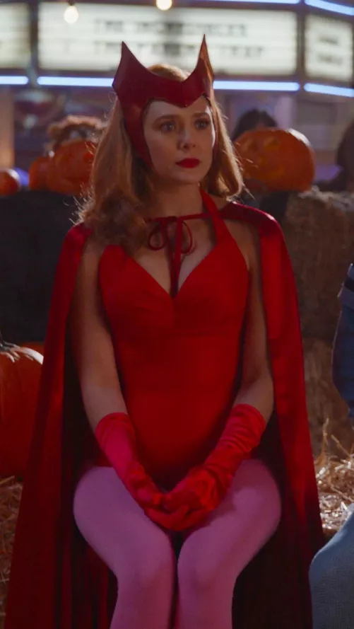 Elizabeth Olsen in the halloween episode of WandaVision was perfection Elizabeth Olsen in the halloween episode of WandaVision was perfection