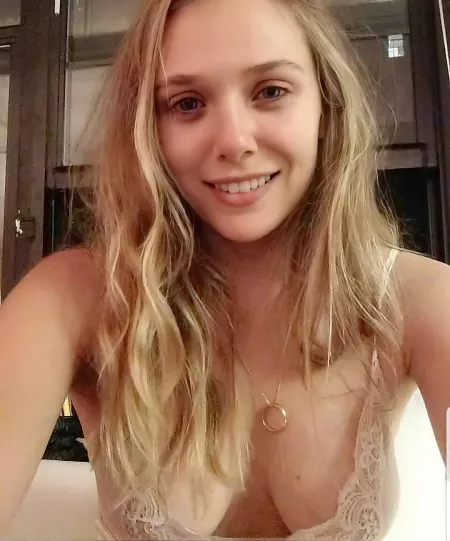 Elizabeth Olsen looking ridiculously fine Elizabeth Olsen looking ridiculously fine