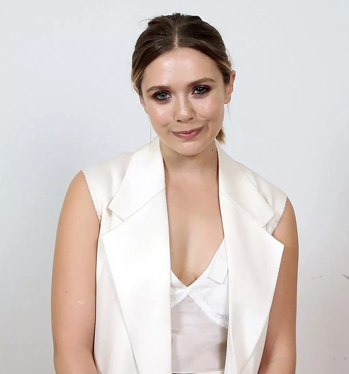 Elizabeth Olsen makes me so hard. Someone can help me cum for her? Elizabeth Olsen makes me so hard. Someone can help me cum for her?