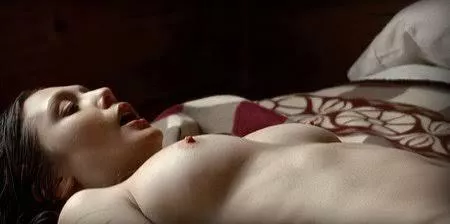 Elizabeth Olsen's tits in Oldboy (2013)