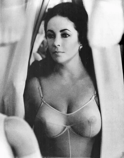 Elizabeth Taylor Elizabeth Taylor