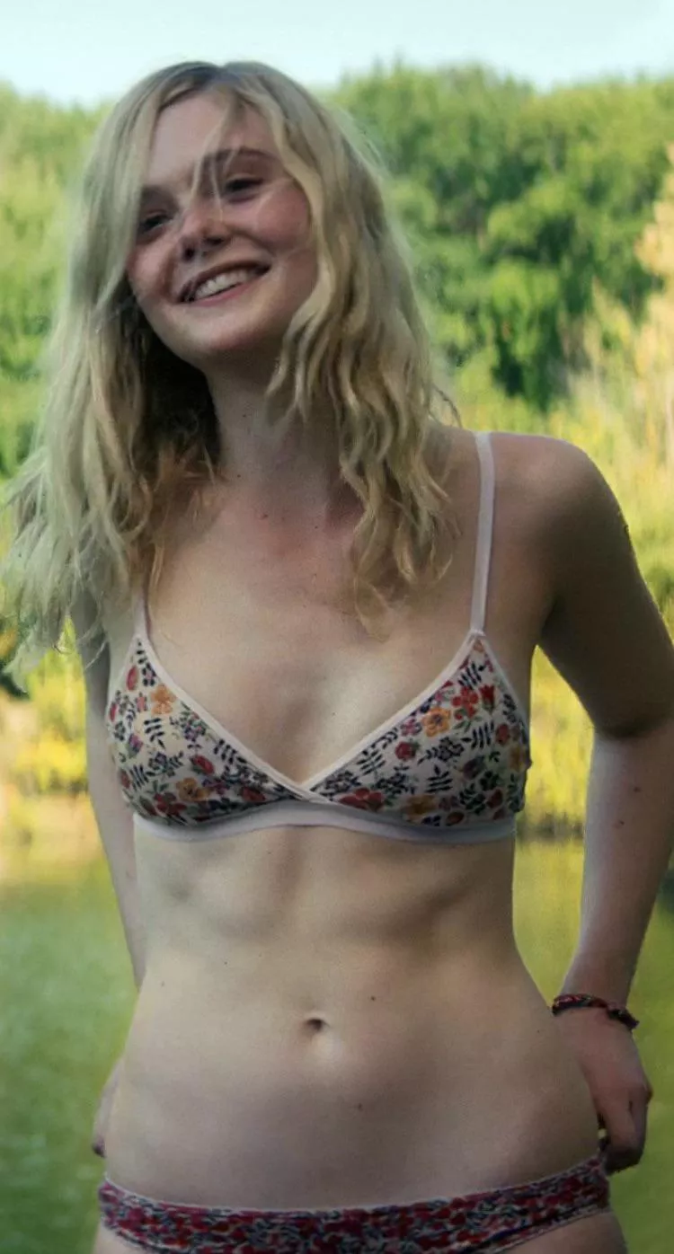Elle Fanning’s abs need to be coated, preferably with a bud Elle Fanning’s abs need to be coated, preferably with a bud