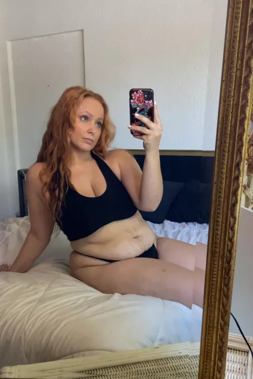 Embracing my belly 😊