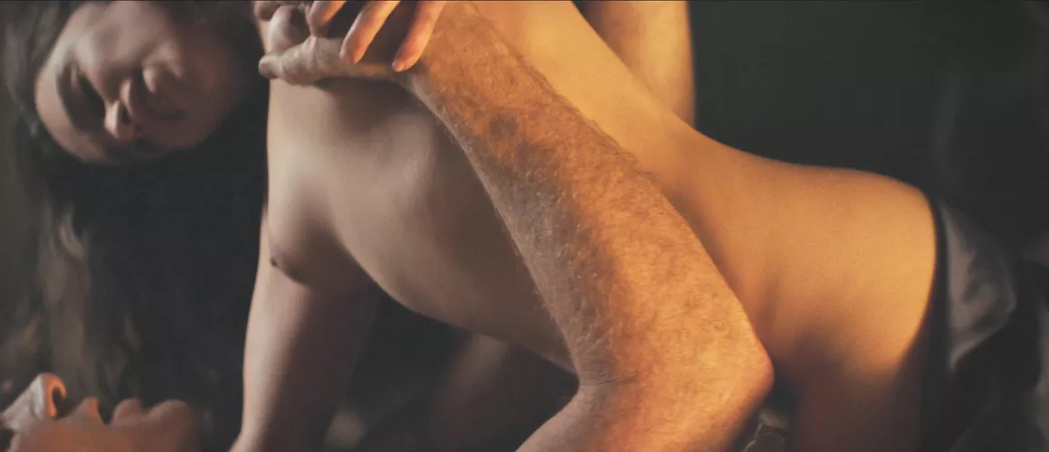 Emilia Clarke's irresistible body.