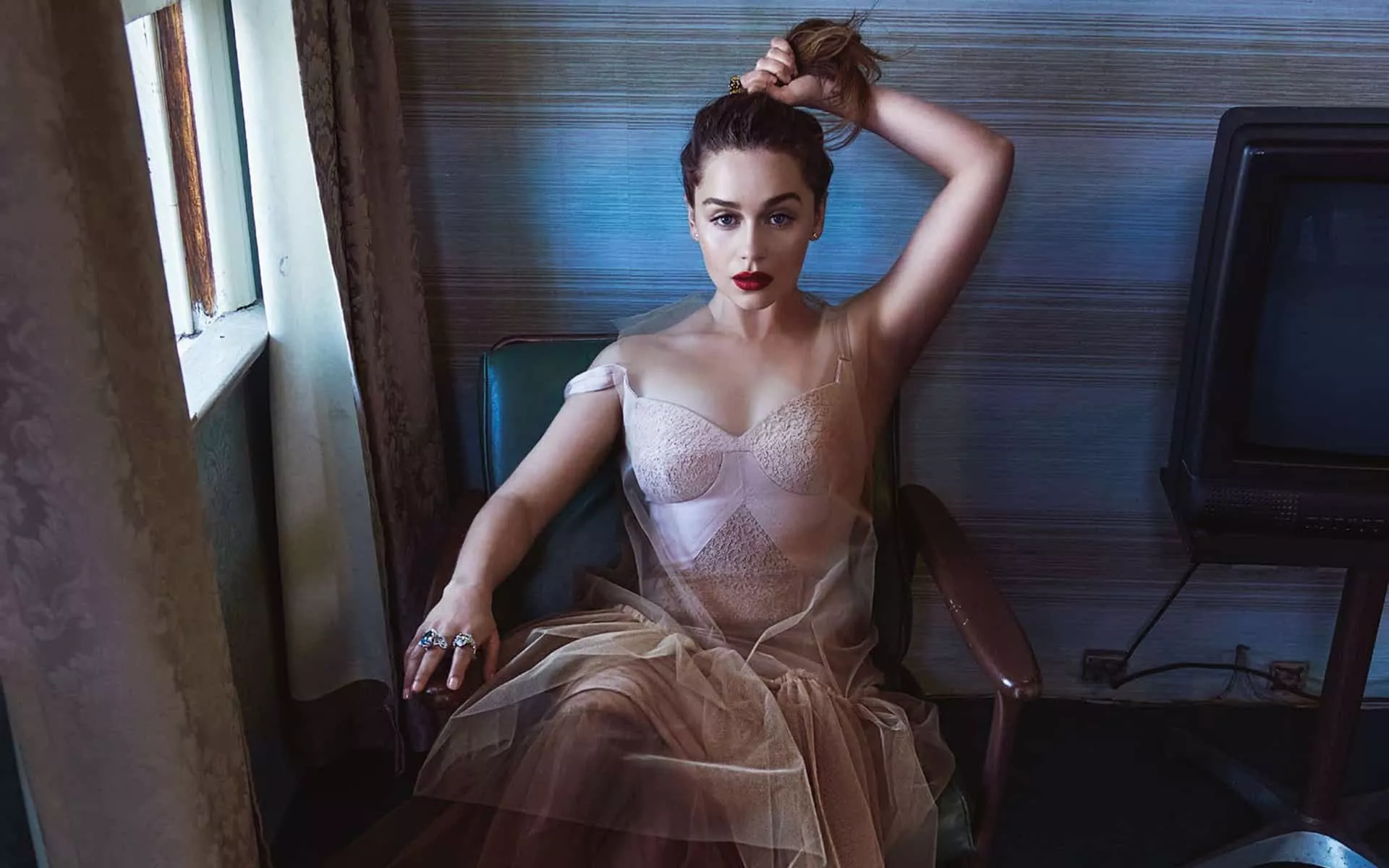 Emilia is driving me mad. I cant stop milking my cock for this goddess she makes me weak. Emilia is driving me mad. I cant stop milking my cock for this goddess she makes me weak.