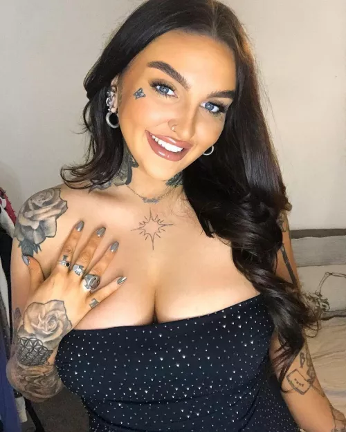 (@emily_hell_bent) [instagram]