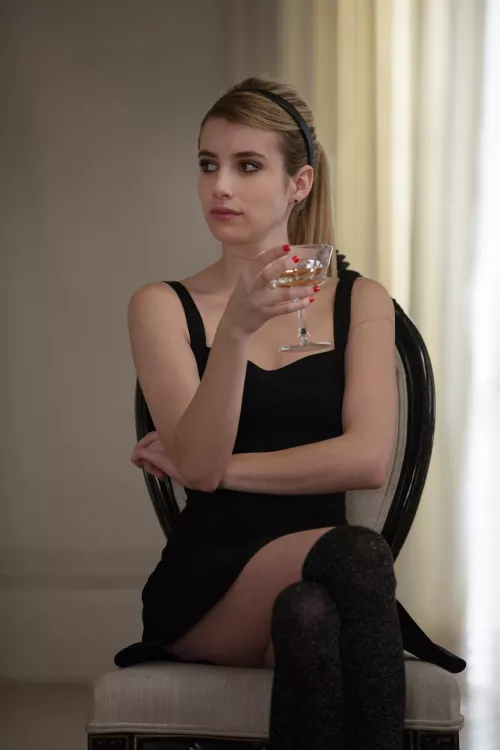 Emma Roberts in a perfectly short cocktail dress Emma Roberts in a perfectly short cocktail dress