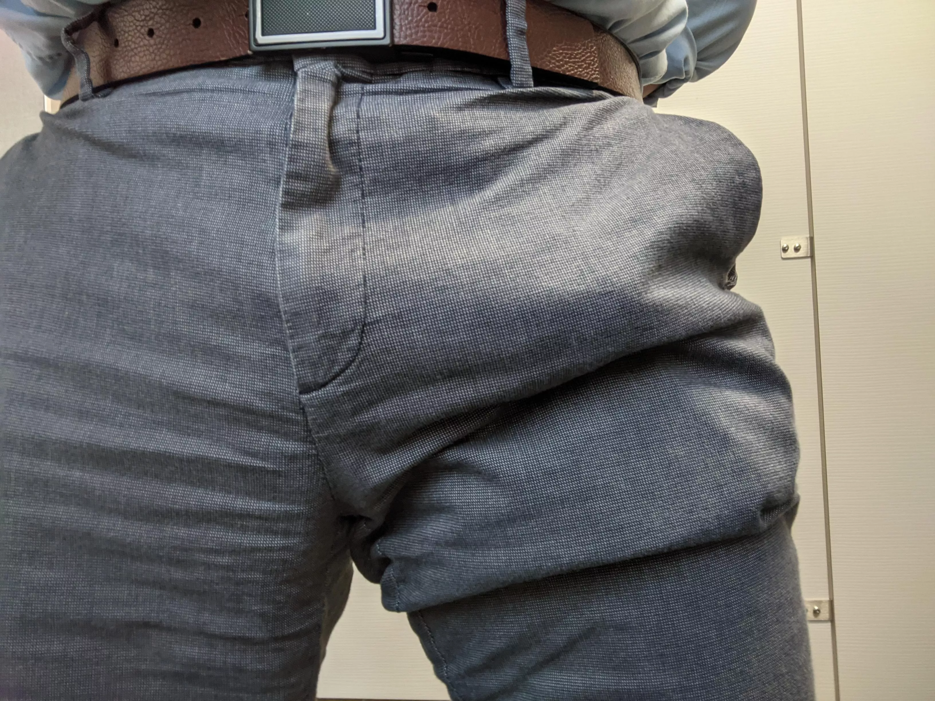 Empty office = more time for reddit