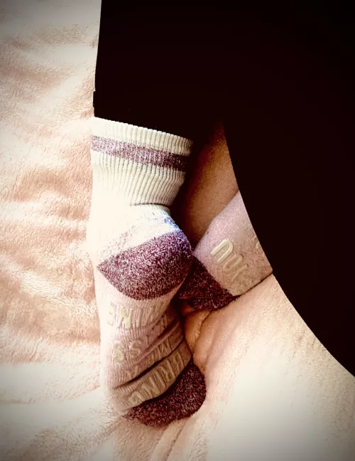 💗 End of day three wearing these cuties! Stinky but cozy 🥰