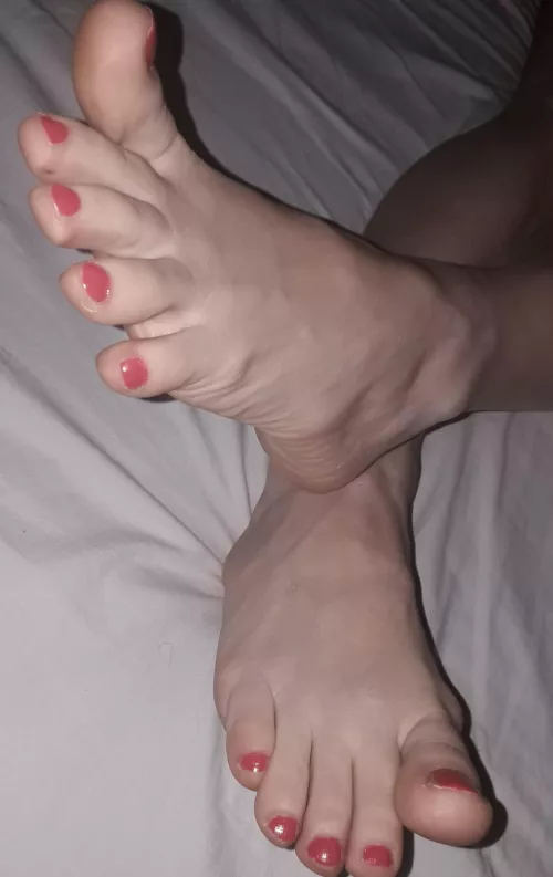 Enjoy my milf lovely toesπππ» Enjoy my milf lovely toesπππ»