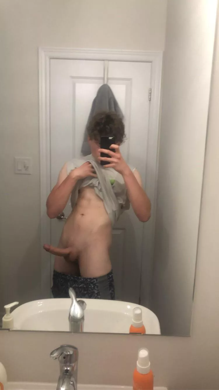 Enjoy some young cock before bed;) Enjoy some young cock before bed;)