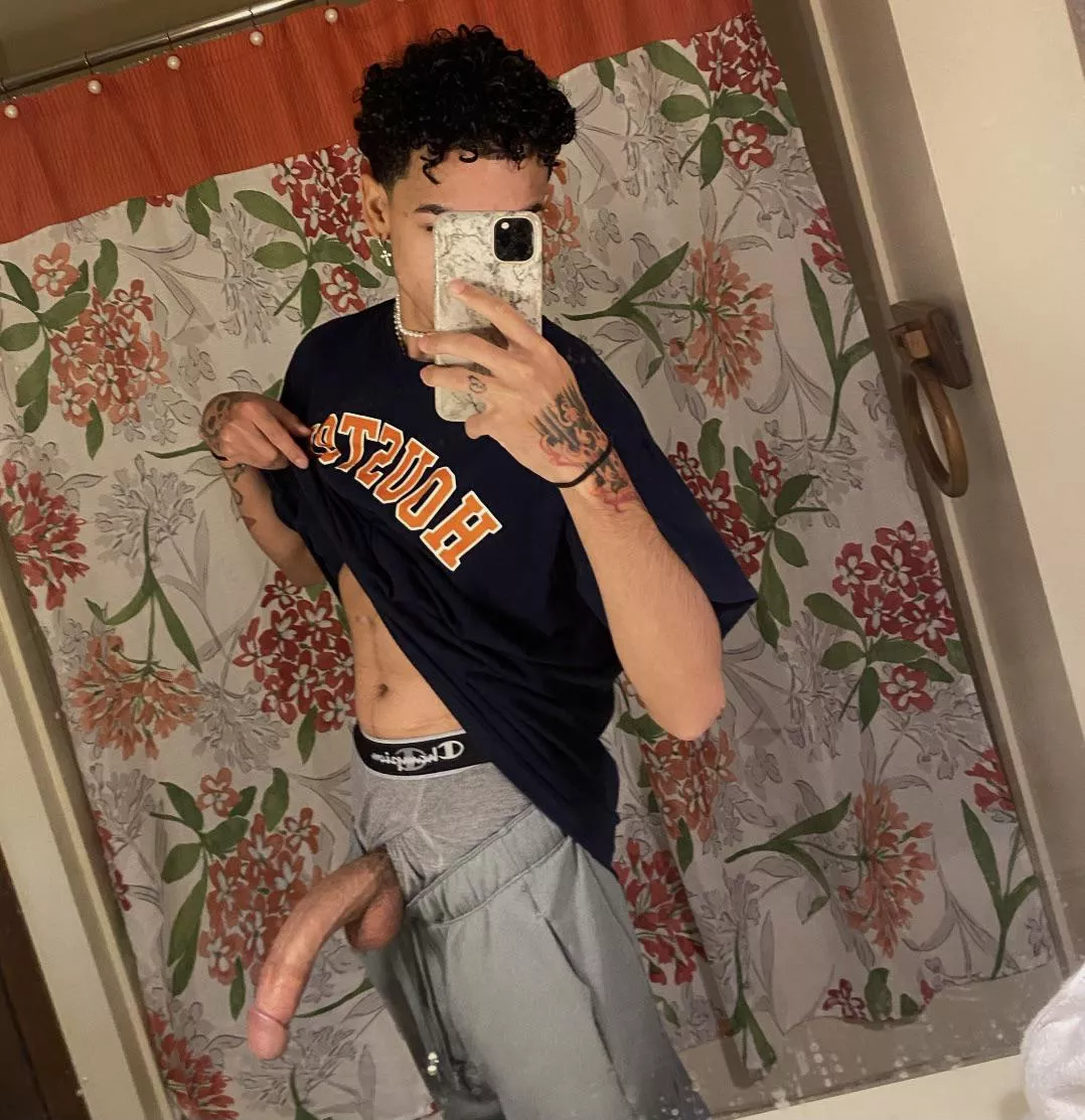 enjoy ur monday :) enjoy ur monday :)