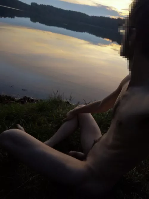 Enjoying the last days of autumn, before it gets to cold to go nude 🍂 Enjoying the last days of autumn, before it gets to cold to go nude 🍂