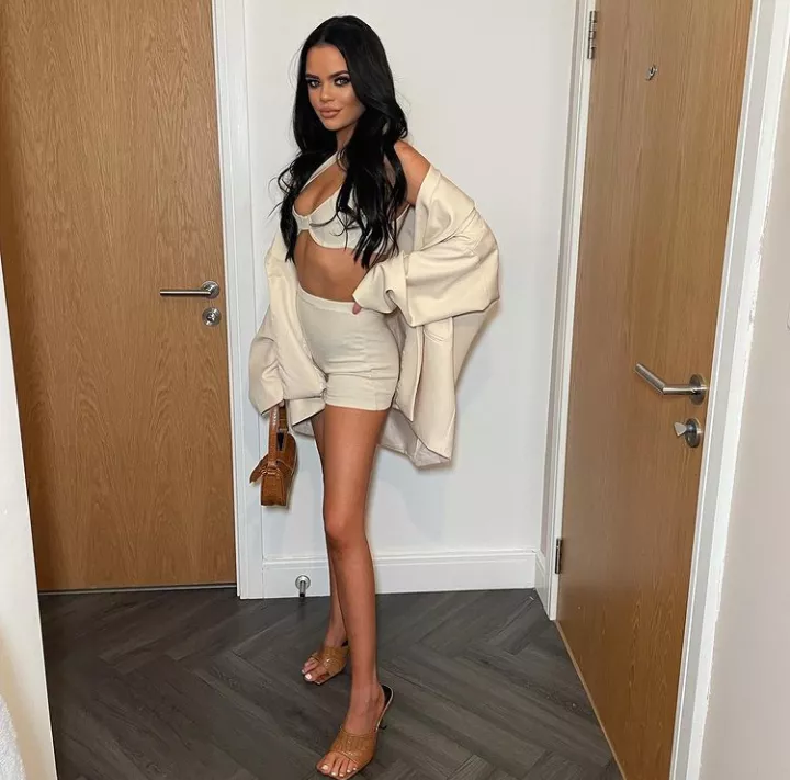 Enjoys showing some skin Enjoys showing some skin