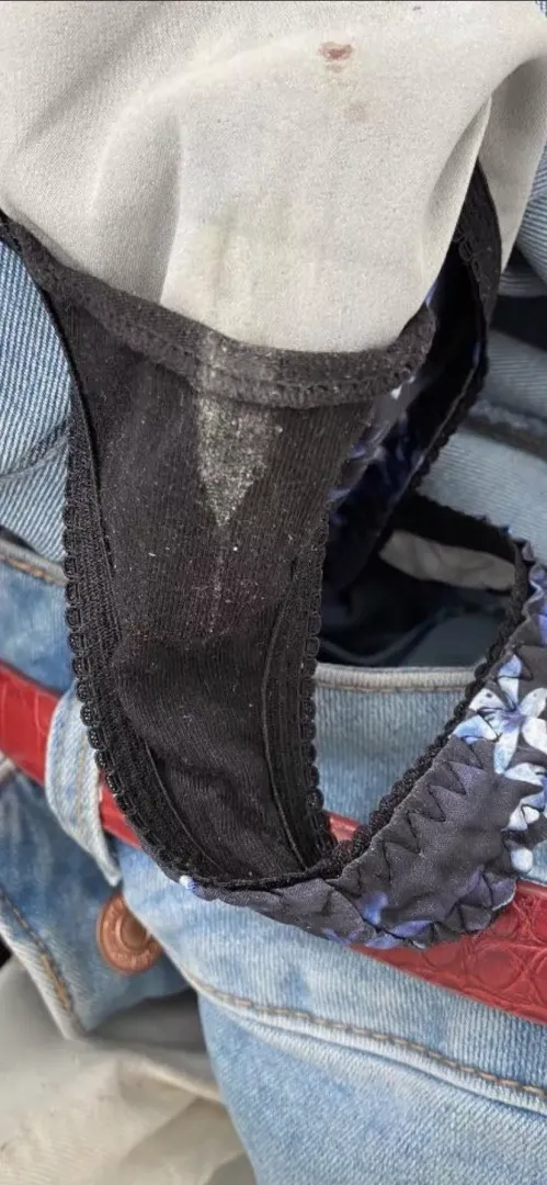 Even her jeans smell of pussy ❤️