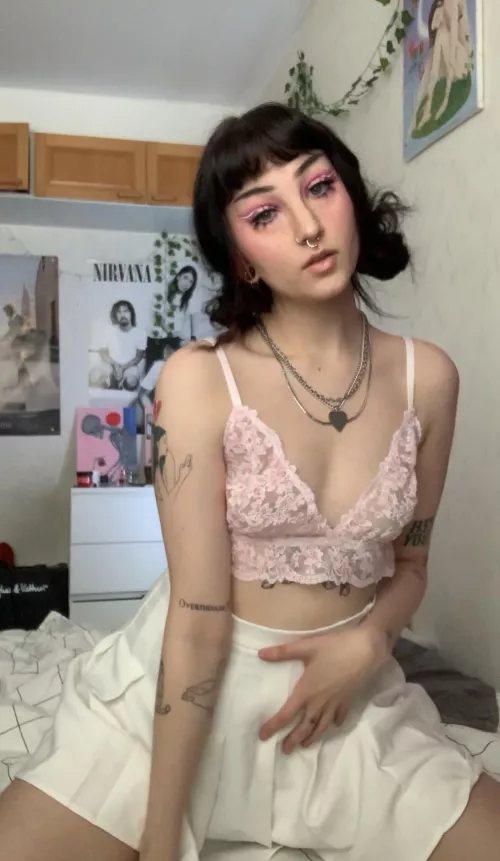 Even tho my face is pretty, come see what more i have to offer