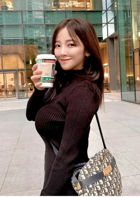 Even while fully clothed she is so sexy Even while fully clothed she is so sexy